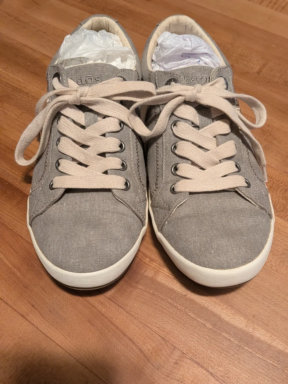 Taos Footwear Gray Canvas Low-Top Sneakers with Cream Laces 7W - Picture 3 of 10